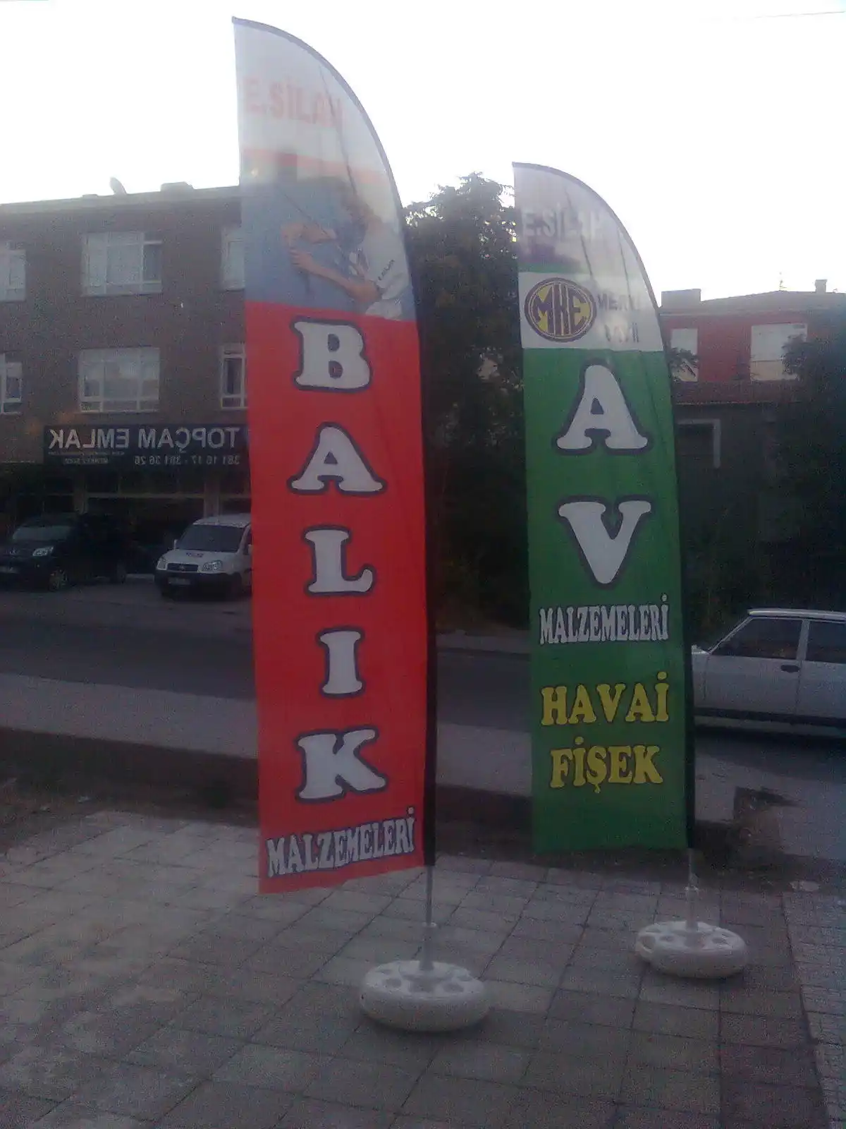 av-malzemeleri-yelken-bayragi-1